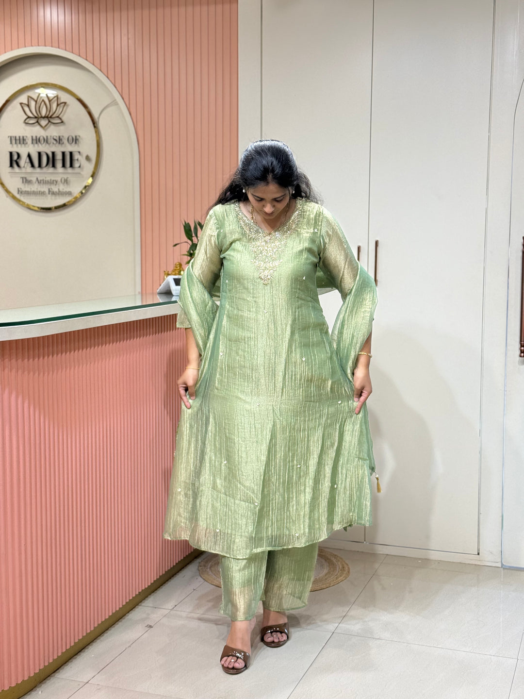 Shimmer Crush Tissue Fabric (salsa) with Handwork 𝗦𝘂𝗶𝘁 𝗔𝗿𝗿𝗶𝘃𝗲𝗱 (Full Length dupatta)| R148