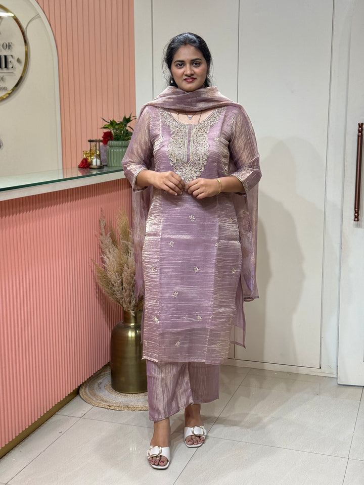 Premium Shimmer Crush Tissue Fabric with Handwork 𝗦𝘂𝗶𝘁 𝗔𝗿𝗿𝗶𝘃𝗲𝗱 ( Cotton Lining )| R228