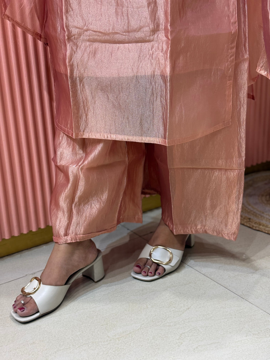Premium Shimmer Crush Tissue Fabric with Handwork 𝗦𝘂𝗶𝘁 𝗔𝗿𝗿𝗶𝘃𝗲𝗱 ( Cotton Lining )| R228