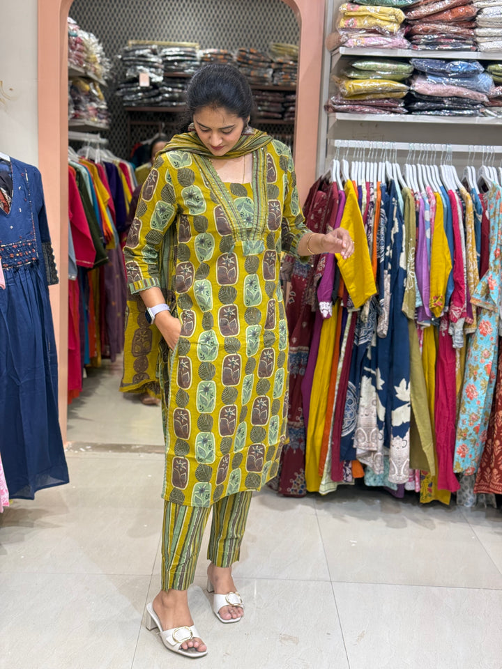 Amazing Cotton 3 Pc Kurta Set | Everyday Collection | R131