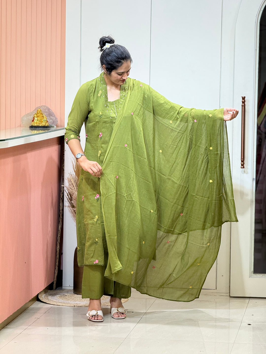 Mul Cotton Beautiful Embroidery work, cotton Lining  | R176￼