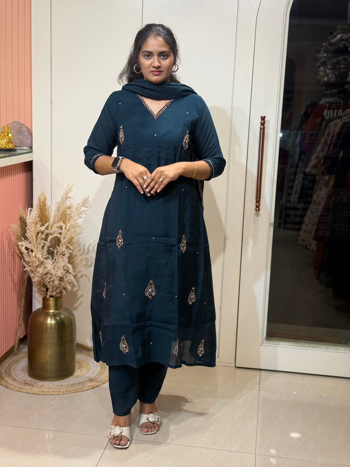 Mul Chanderi 3 Pc Kurta Set – Cutdana &amp; Bead Work | Semi Party Wear | R138