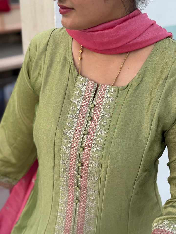 Vichitra Fabric Collection With Elegant Designer Look | RADHE60