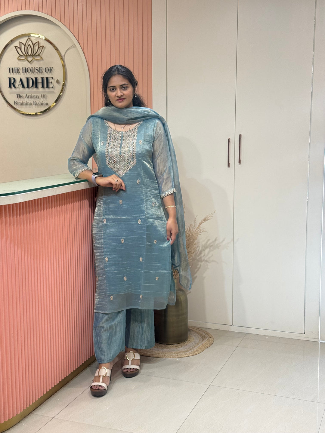Shimmer Crush Tissue Fabric (salsa) with Handwork 𝗦𝘂𝗶𝘁 𝗔𝗿𝗿𝗶𝘃𝗲𝗱 | R148