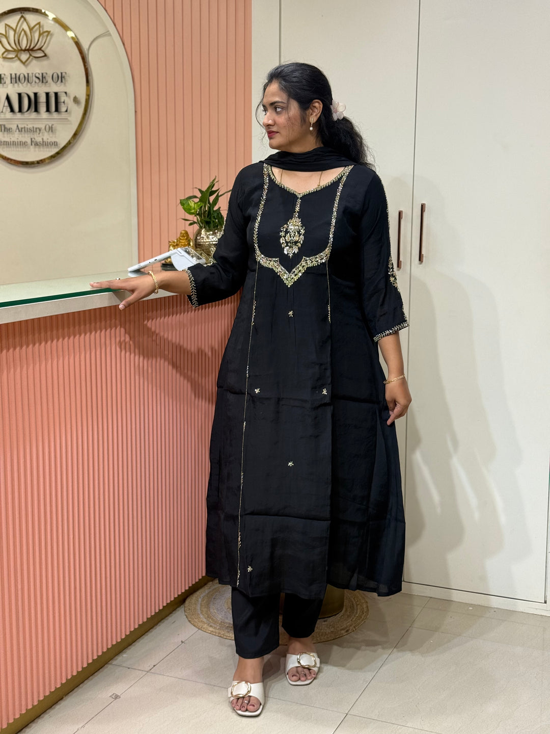 Premium Mul Chanderi with Cut Dana and zardosi work Party Wear Collection | R206