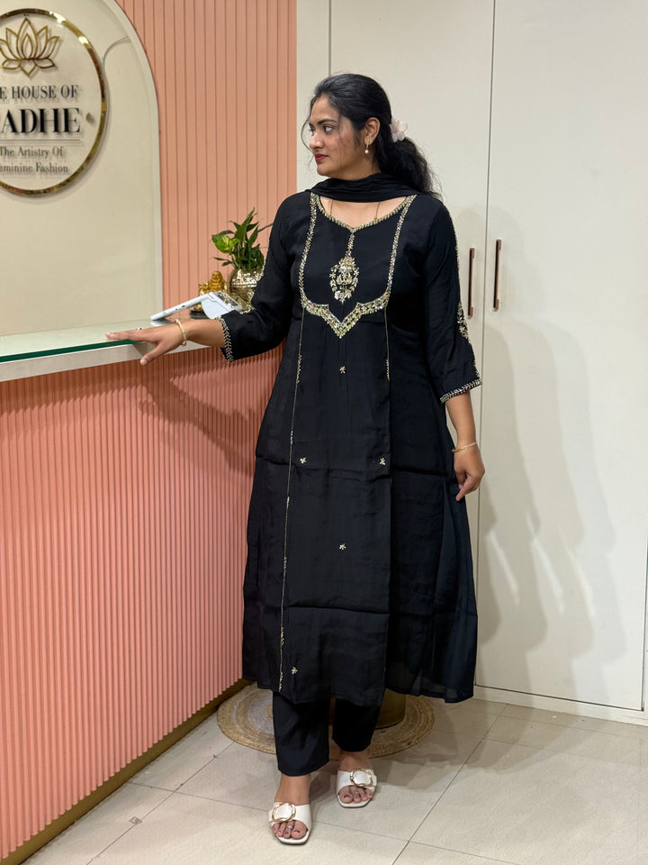 Premium Mul Chanderi with Cut Dana and zardosi work Party Wear Collection | R206