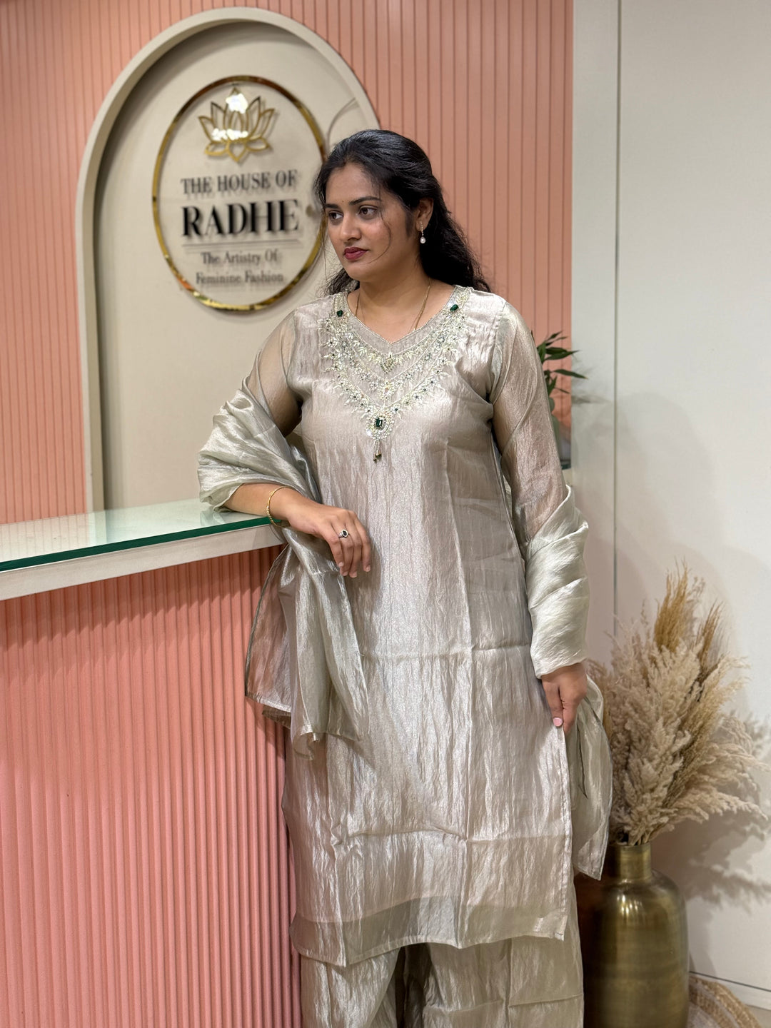 Premium Shimmer Crush Tissue Fabric with Handwork 𝗦𝘂𝗶𝘁 𝗔𝗿𝗿𝗶𝘃𝗲𝗱 ( Cotton Lining )| R228