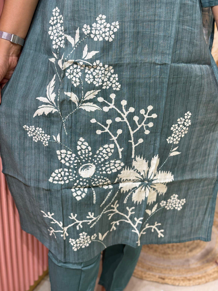 Premium Vatican fabric with beautiful floral work | R146