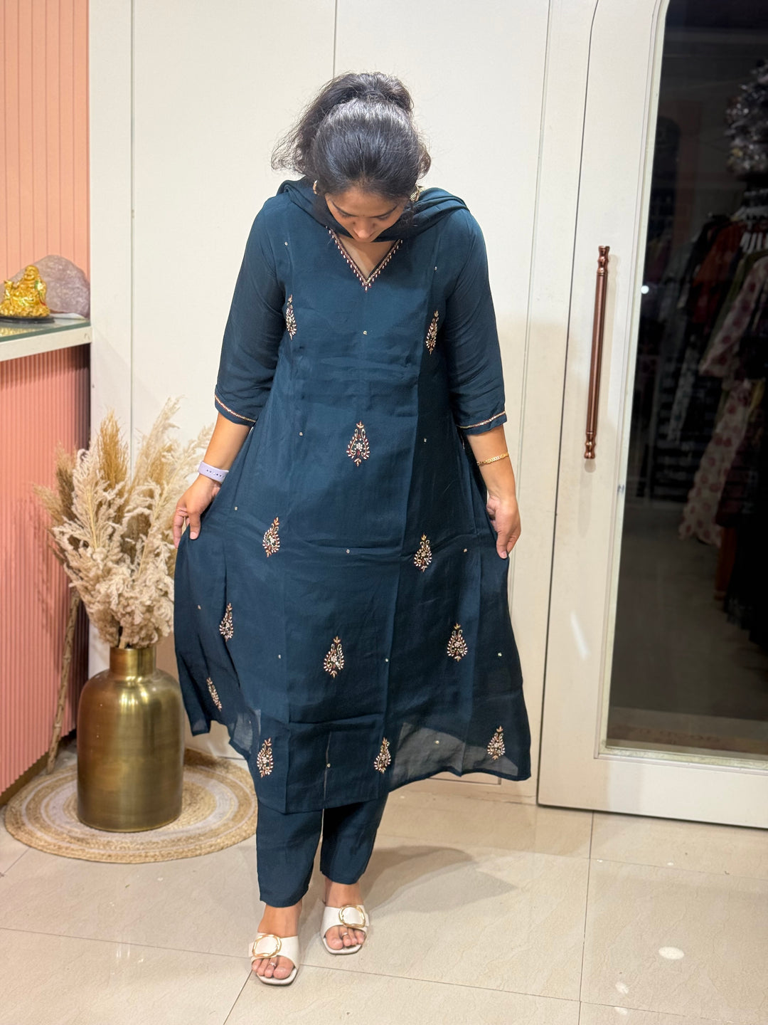 Mul Chanderi 3 Pc Kurta Set – Cutdana &amp; Bead Work | Semi Party Wear | R138
