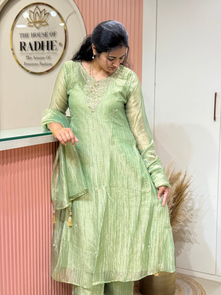 Shimmer Crush Tissue Fabric (salsa) with Handwork 𝗦𝘂𝗶𝘁 𝗔𝗿𝗿𝗶𝘃𝗲𝗱 (Full Length dupatta)| R148
