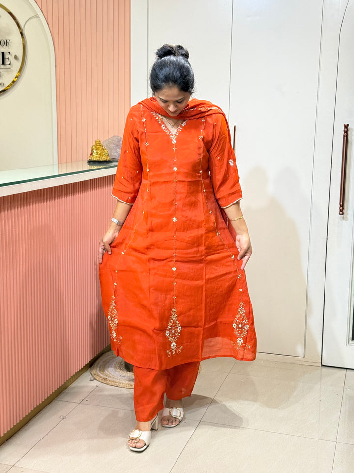 S Mul Chanderi 3 Pc Kurta Set – Cutdana &amp; Bead Work | Semi Party Wear | R138