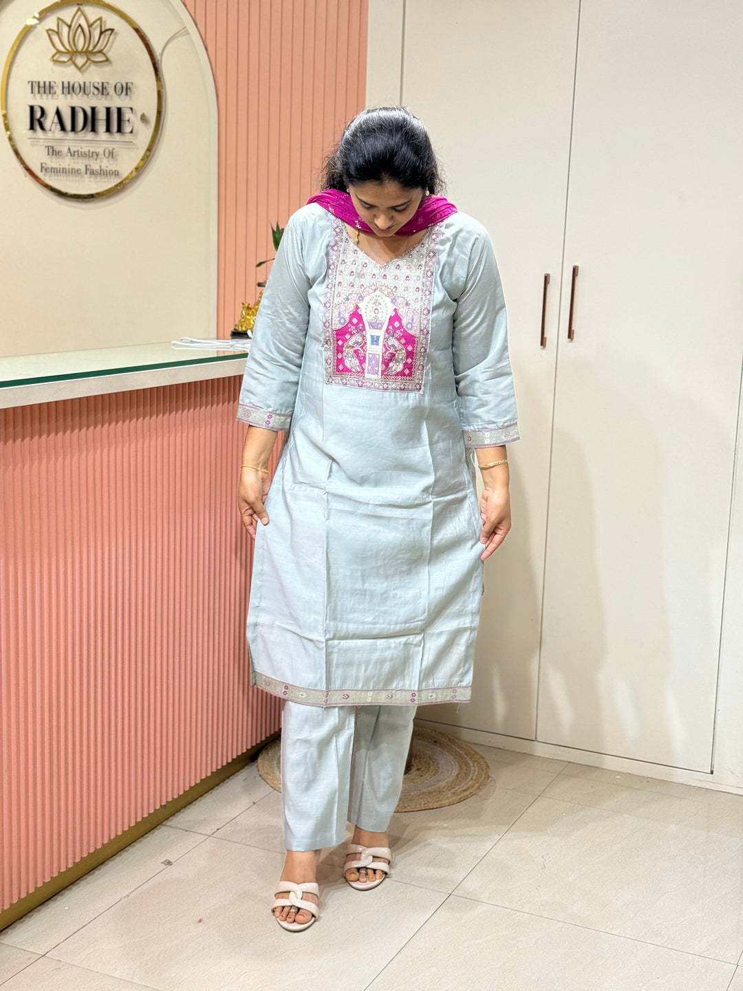 Budget-Friendly Roman Slik Collection | R222