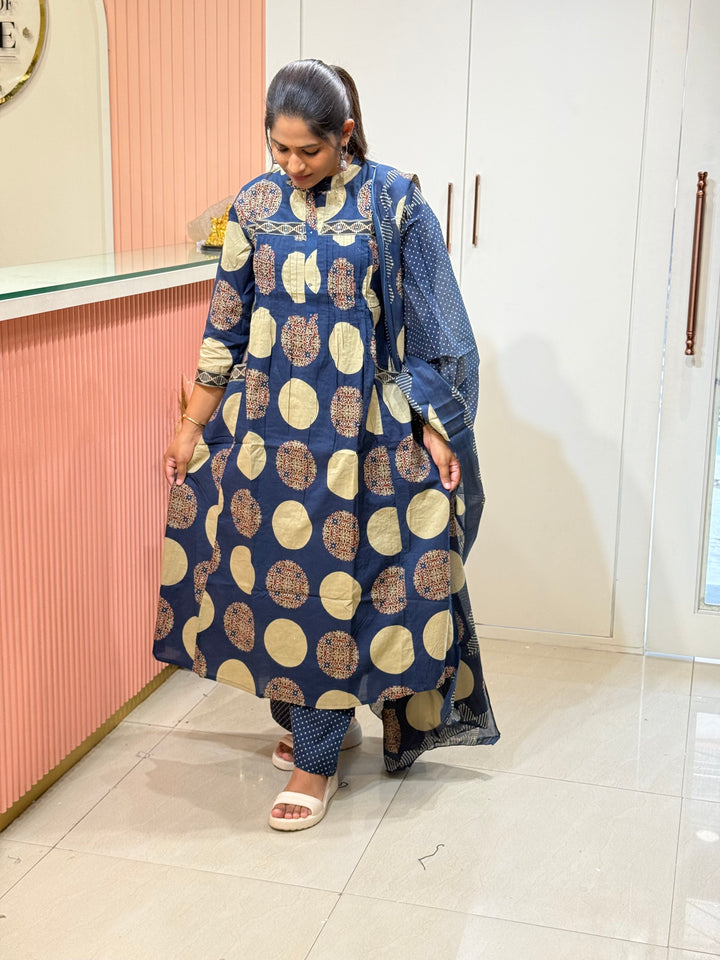 Pure 60-60 Cotton 3 Pc Collection With Polka Dot Plaza | R182