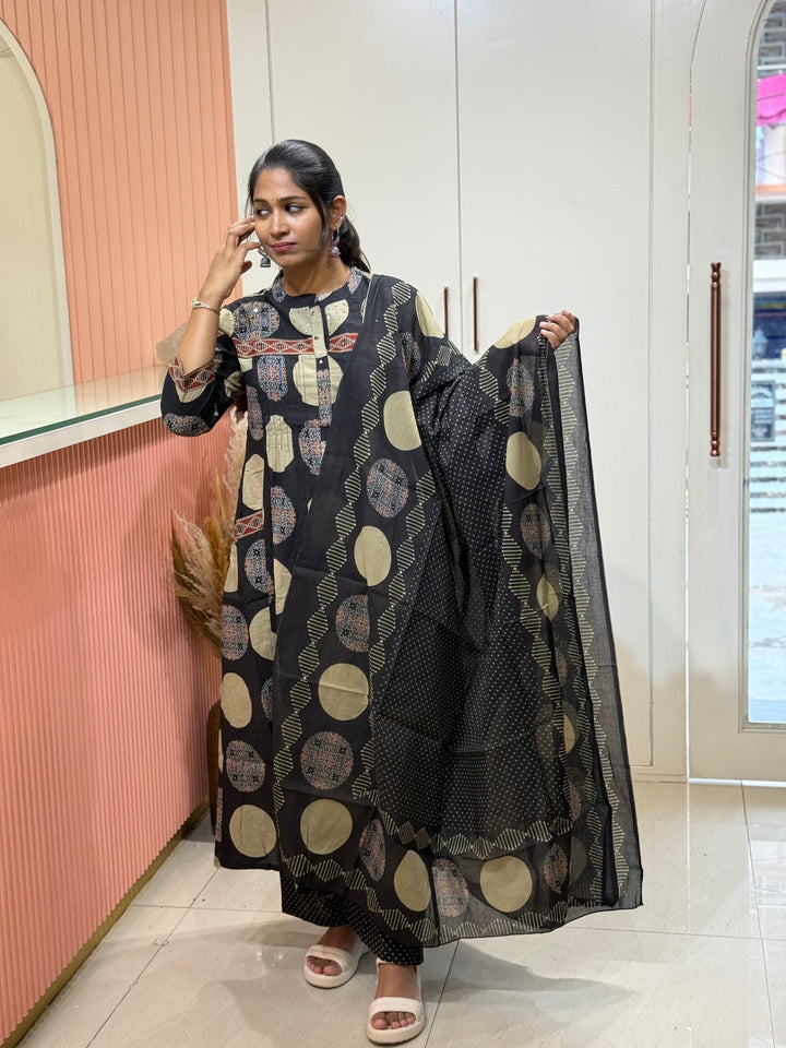 Pure 60-60 Cotton 3 Pc Collection With Polka Dot Plaza | R182