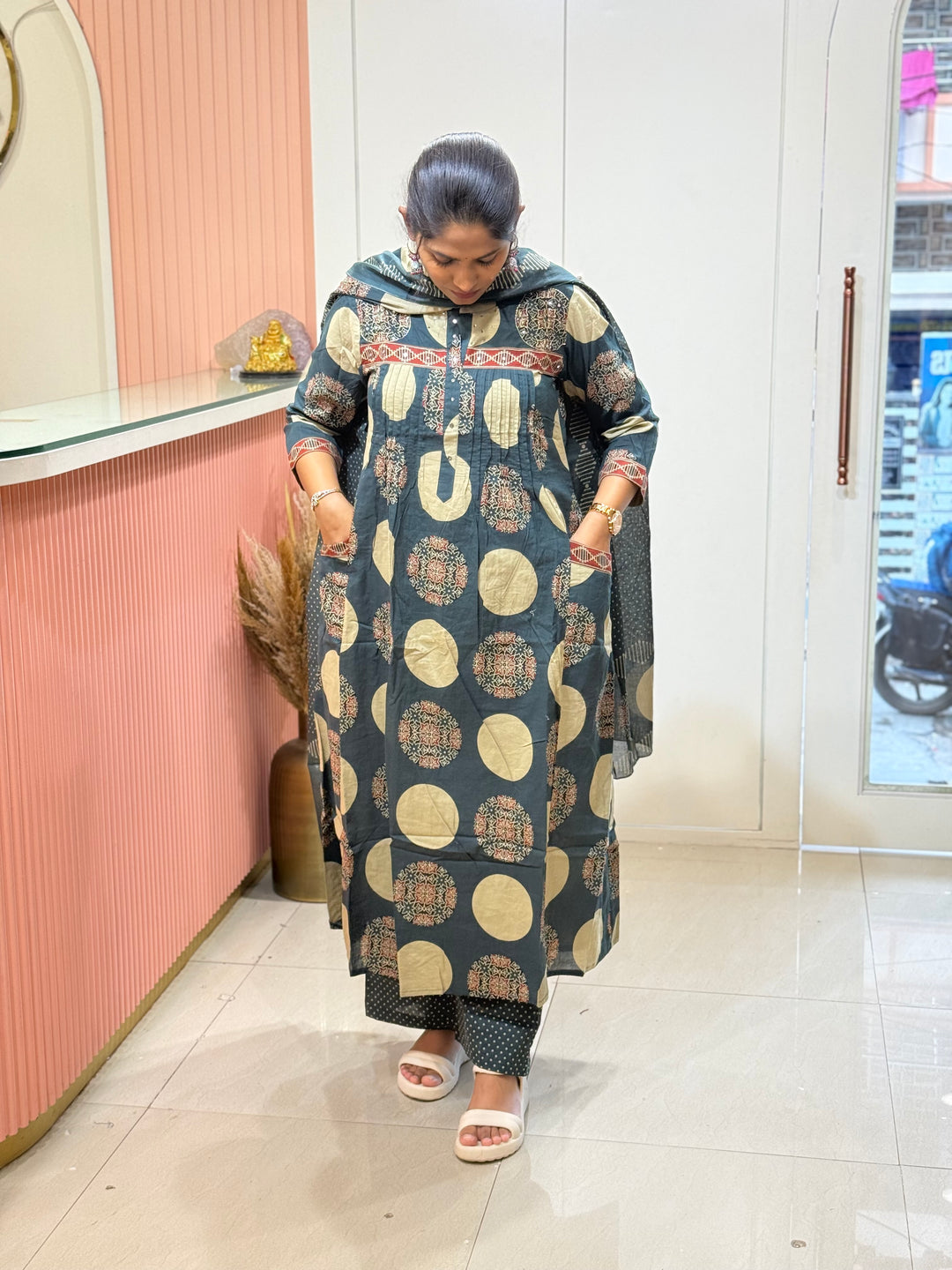 Pure 60-60 Cotton 3 Pc Collection With Polka Dot Plaza | R182