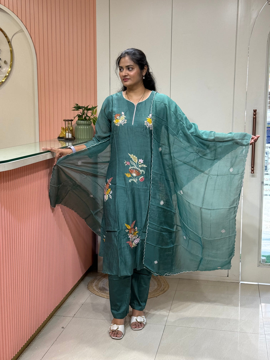 Pure Banarasi Mul Chanderi 3 Pcs Kurti set and Hand Embroidery work| R218