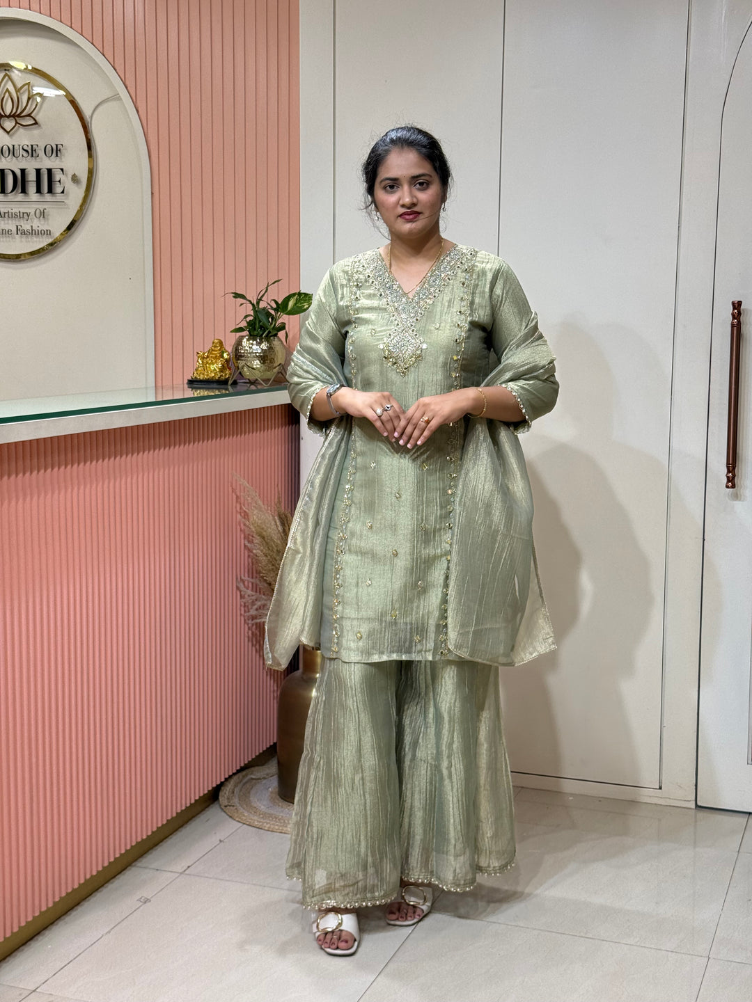 Shimmer Crush Tissue Fabric (salsa) Handwork 𝗦𝘂𝗶𝘁 𝗔𝗿𝗿𝗶𝘃𝗲𝗱 | R148