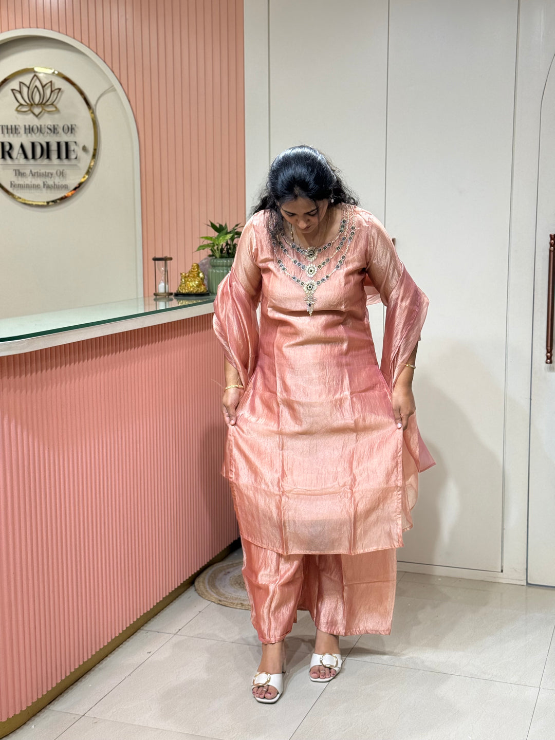 Premium Shimmer Crush Tissue Fabric with Handwork 𝗦𝘂𝗶𝘁 𝗔𝗿𝗿𝗶𝘃𝗲𝗱 ( Cotton Lining )| R228