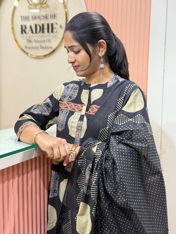 Pure 60-60 Cotton 3 Pc Collection With Polka Dot Plaza | R182