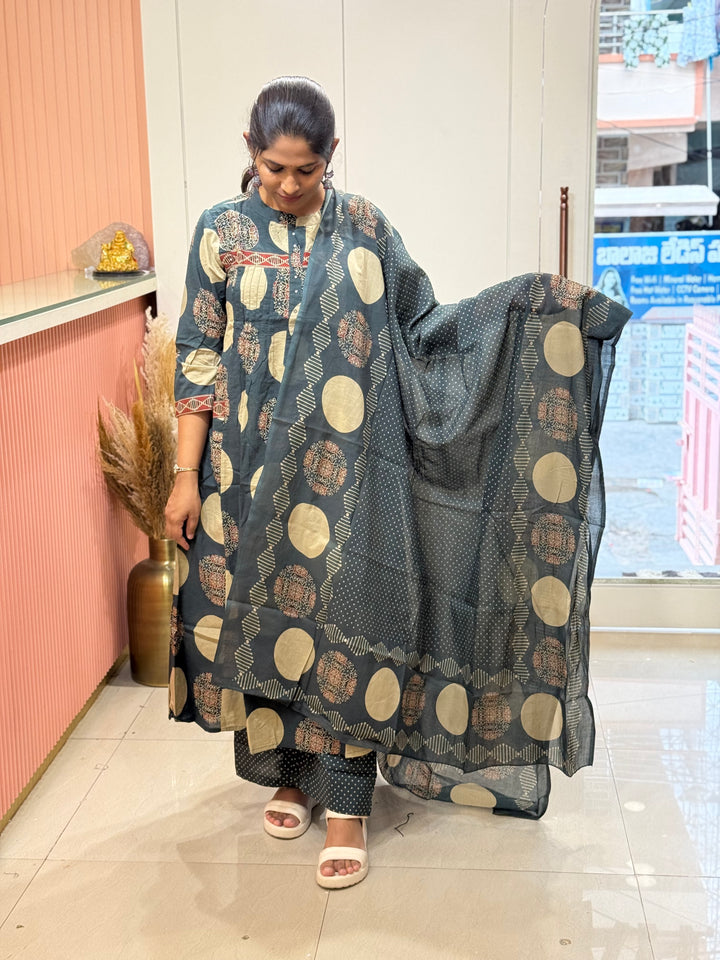 Pure 60-60 Cotton 3 Pc Collection With Polka Dot Plaza | R182