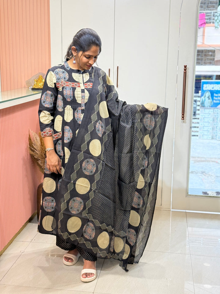 Pure 60-60 Cotton 3 Pc Collection With Polka Dot Plaza | R182