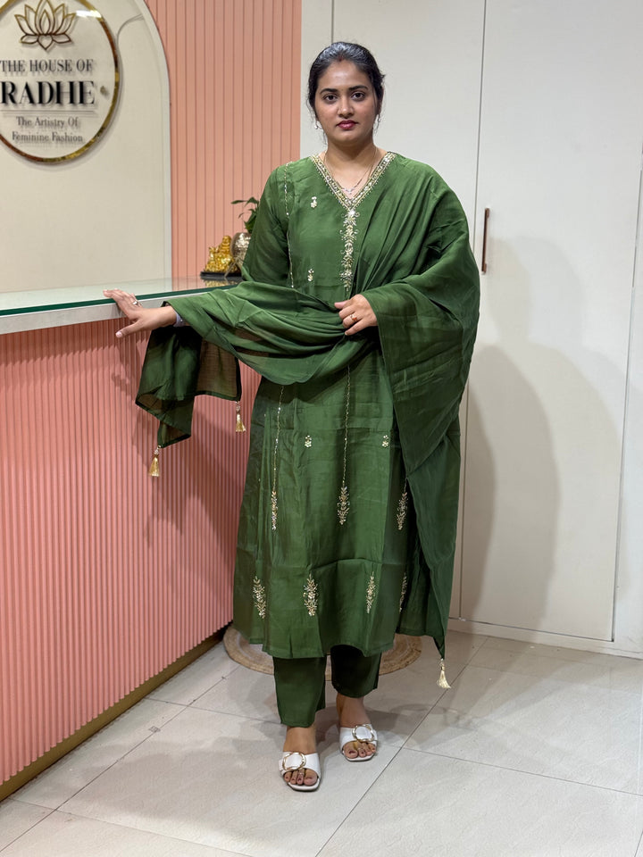 Mul Chanderi Semi Party Wear Collection with Cut Dana Work | R138