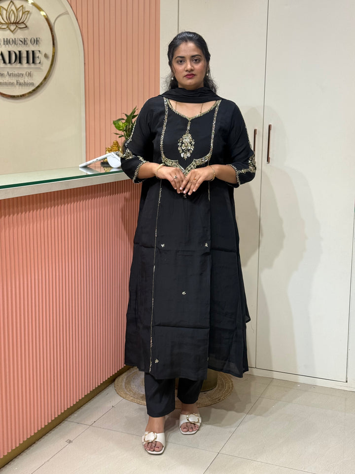 Premium Mul Chanderi with Cut Dana and zardosi work Party Wear Collection | R206
