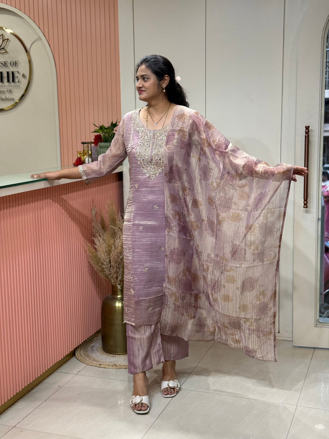 Premium Shimmer Crush Tissue Fabric with Handwork 𝗦𝘂𝗶𝘁 𝗔𝗿𝗿𝗶𝘃𝗲𝗱 ( Cotton Lining )| R228