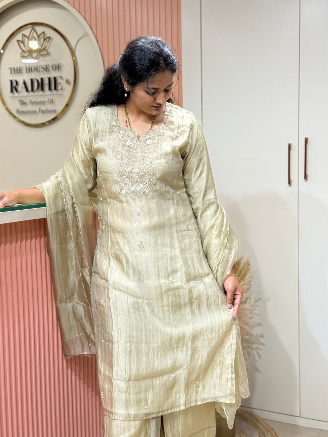 Pure Shimmer Tissue Collection with Handwork | R223
