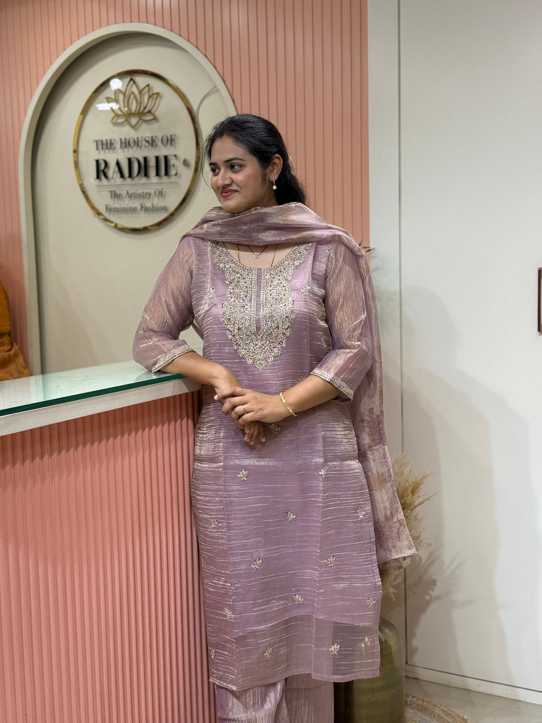 Premium Shimmer Crush Tissue Fabric with Handwork 𝗦𝘂𝗶𝘁 𝗔𝗿𝗿𝗶𝘃𝗲𝗱 ( Cotton Lining )| R228