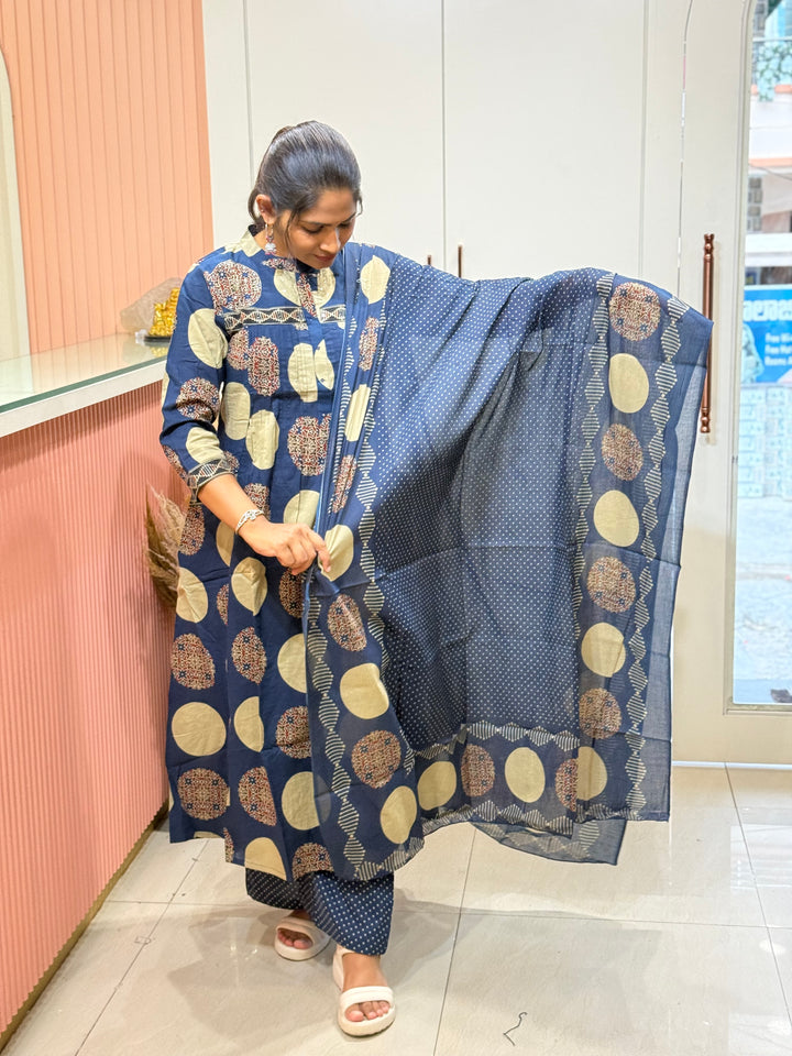 Pure 60-60 Cotton 3 Pc Collection With Polka Dot Plaza | R182