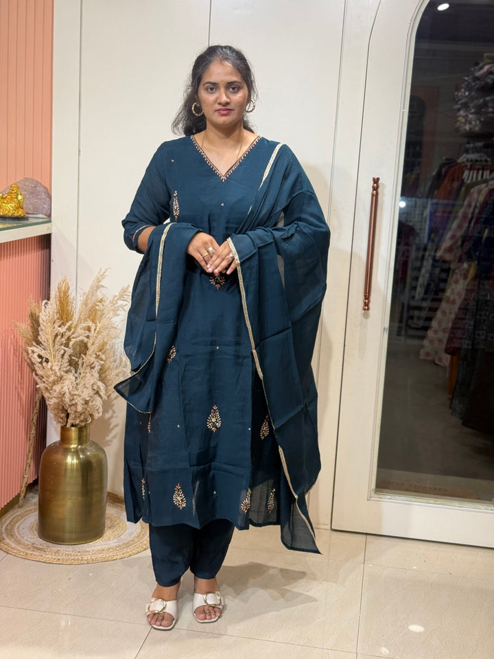 Mul Chanderi 3 Pc Kurta Set – Cutdana &amp; Bead Work | Semi Party Wear | R138