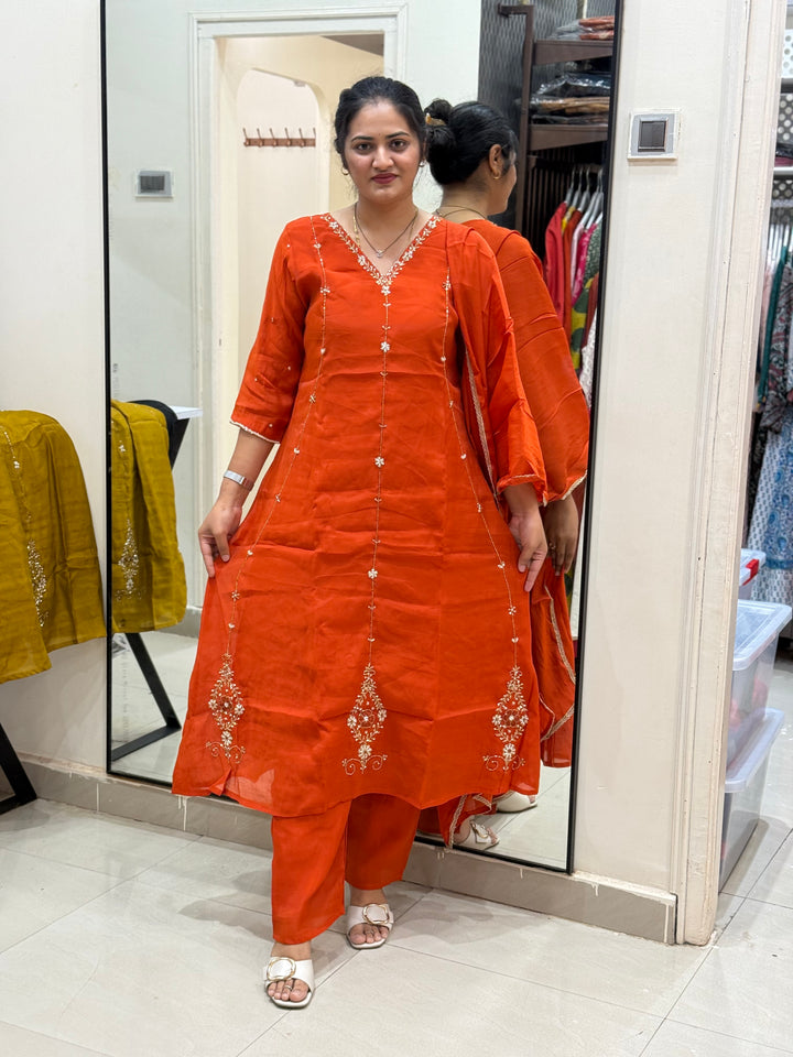 S Mul Chanderi 3 Pc Kurta Set – Cutdana &amp; Bead Work | Semi Party Wear | R138