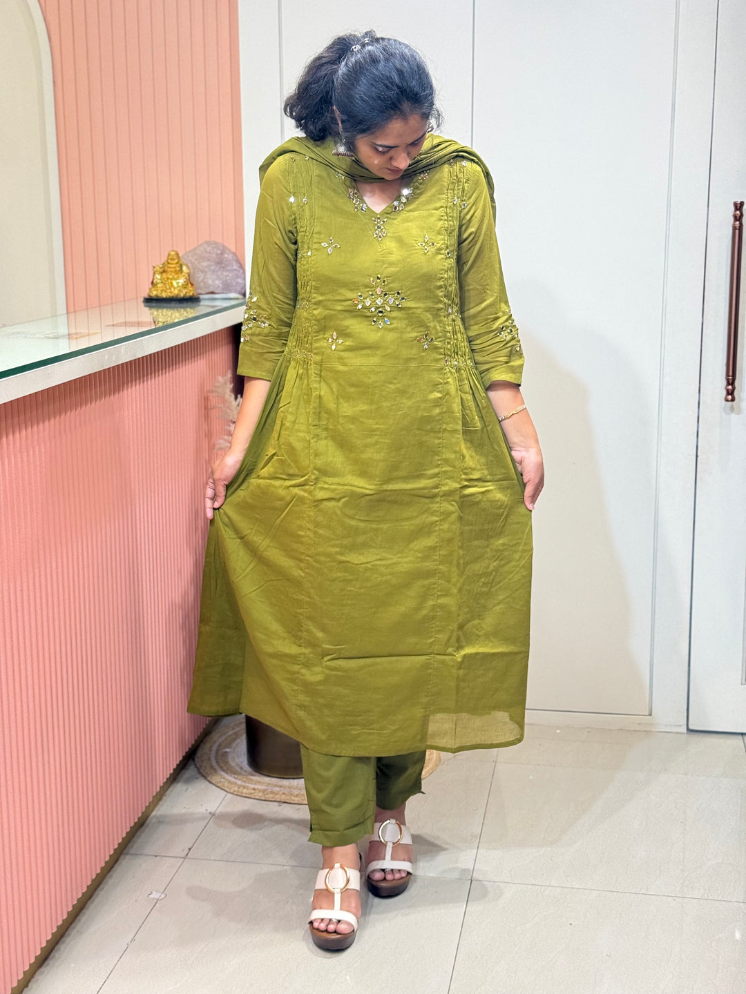 Premium Mul Cotton 3 Pc Kurta Set with Mirror Work – RADHE86