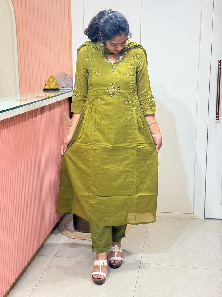 Premium Mul Cotton 3 Pc Kurta Set with Mirror Work – RADHE86