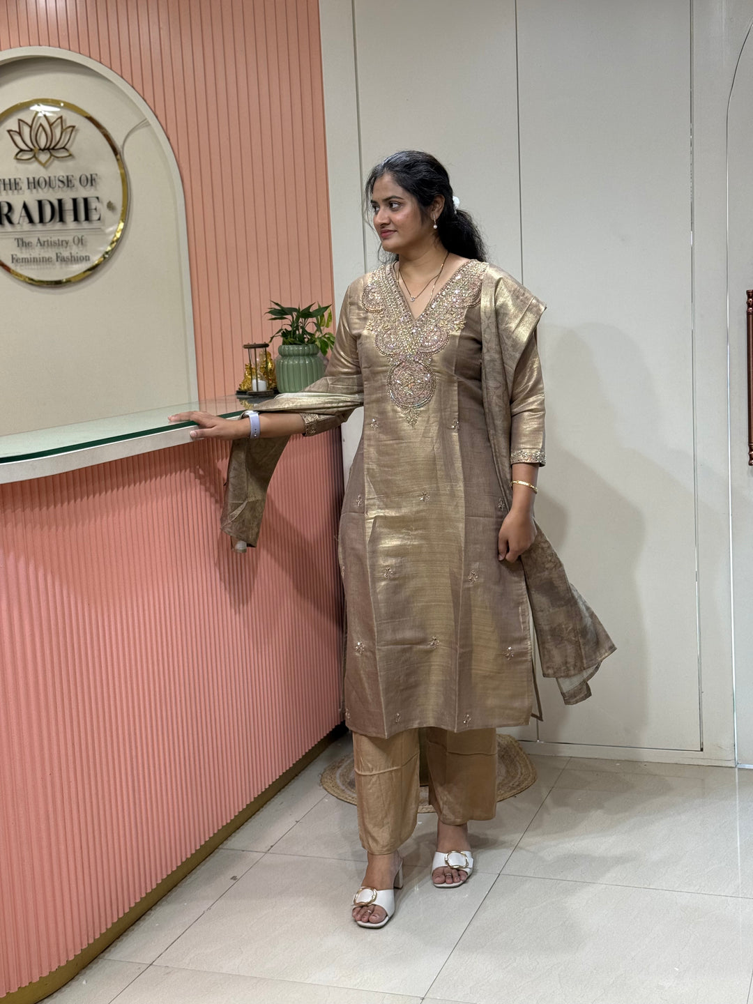 Kanjivaram Tissue Collection | Handwork Yoke | Full-Length Dupatta | R228
