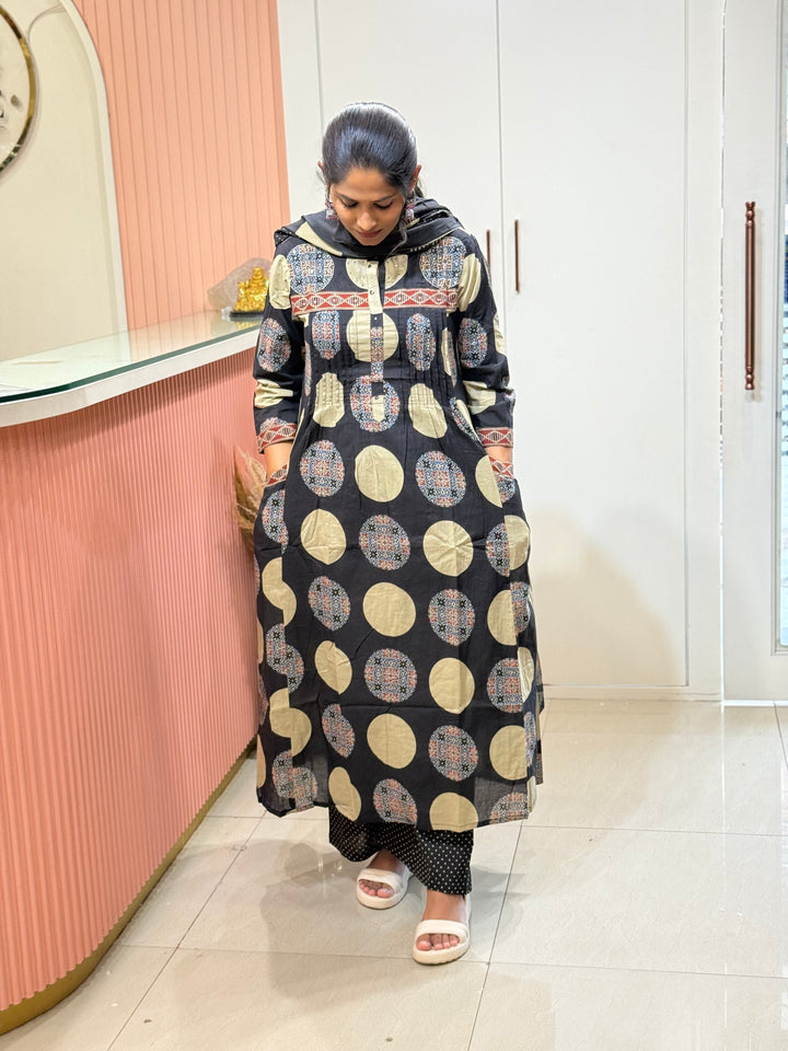 Pure 60-60 Cotton 3 Pc Collection With Polka Dot Plaza | R182