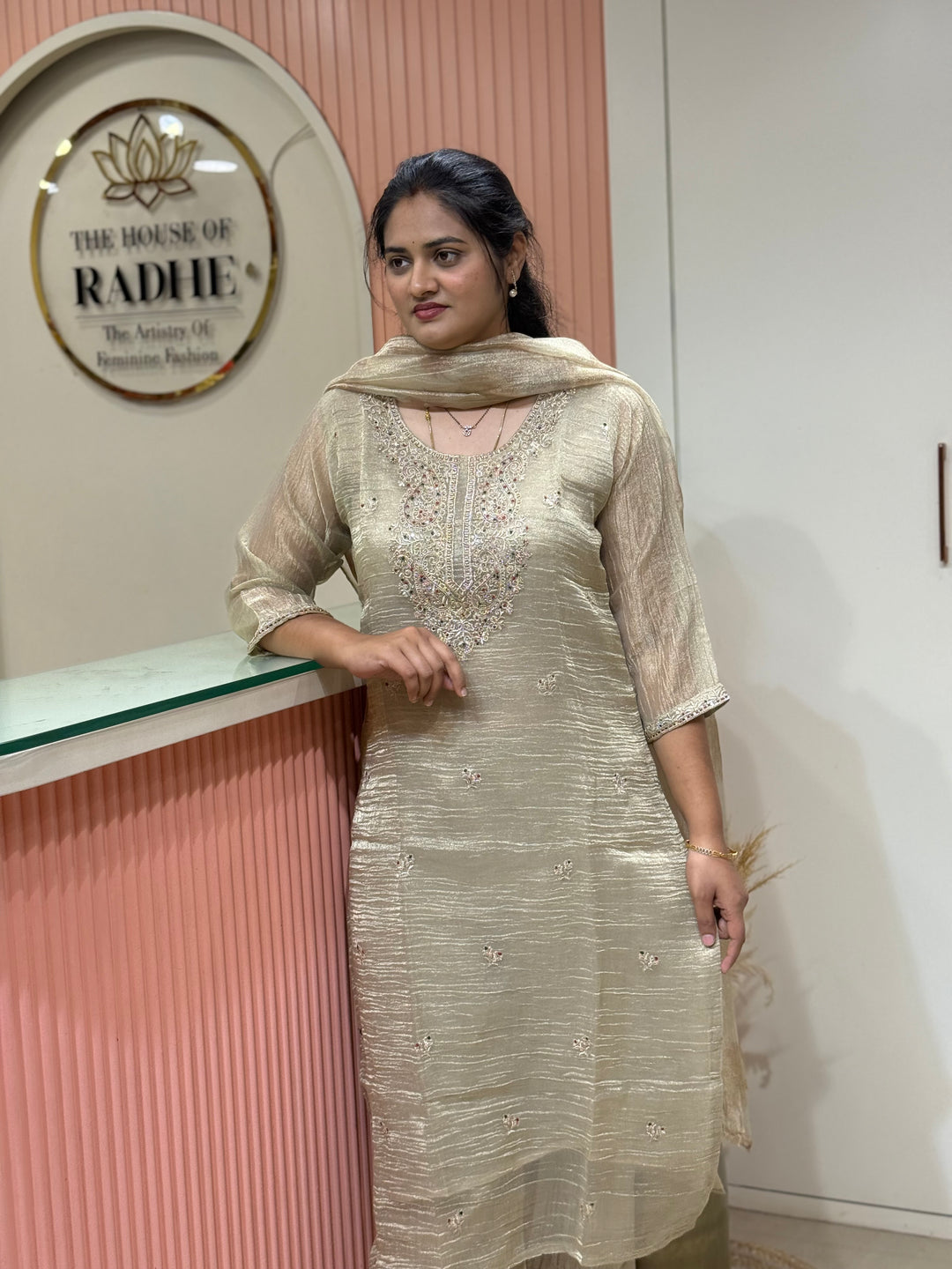 Premium Shimmer Crush Tissue Fabric with Handwork 𝗦𝘂𝗶𝘁 𝗔𝗿𝗿𝗶𝘃𝗲𝗱 ( Cotton Lining )| R228