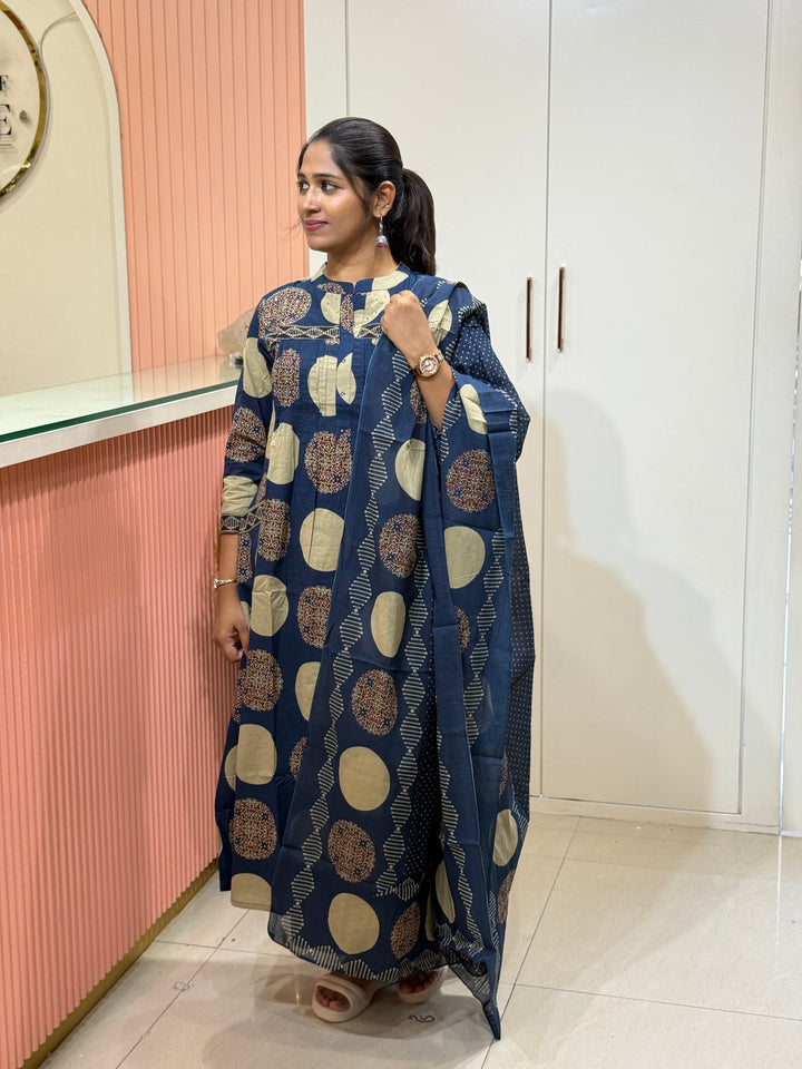 Pure 60-60 Cotton 3 Pc Collection With Polka Dot Plaza | R182