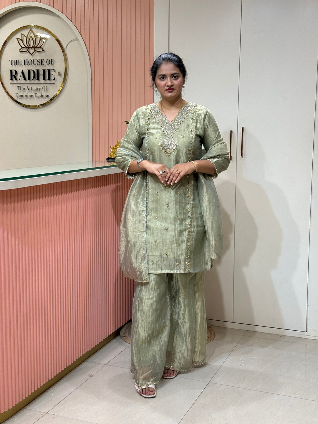 Shimmer Crush Tissue Fabric (salsa) Handwork 𝗦𝘂𝗶𝘁 𝗔𝗿𝗿𝗶𝘃𝗲𝗱 | R148