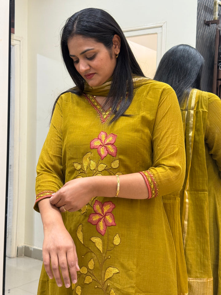 Crush Mul Chanderi Collection With Zari Border Dupatta | R207