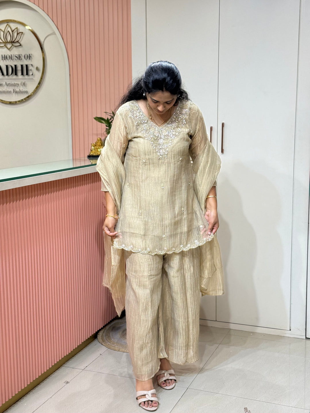 Shimmer Crush Tissue Fabric (salsa) with Handwork 𝗦𝘂𝗶𝘁 𝗔𝗿𝗿𝗶𝘃𝗲𝗱 | R148