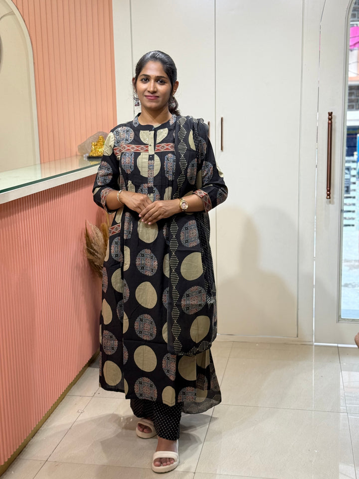 Pure 60-60 Cotton 3 Pc Collection With Polka Dot Plaza | R182