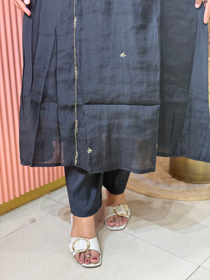 Premium Mul Chanderi with Cut Dana and zardosi work Party Wear Collection | R206