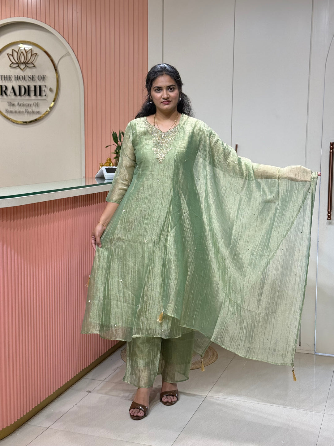 Shimmer Crush Tissue Fabric (salsa) with Handwork 𝗦𝘂𝗶𝘁 𝗔𝗿𝗿𝗶𝘃𝗲𝗱 (Full Length dupatta)| R148