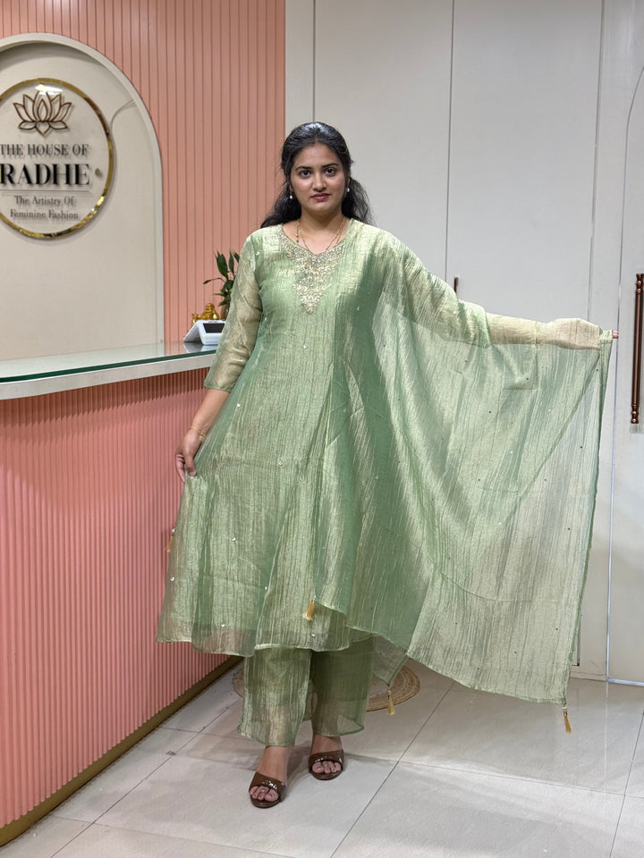 Shimmer Crush Tissue Fabric (salsa) with Handwork 𝗦𝘂𝗶𝘁 𝗔𝗿𝗿𝗶𝘃𝗲𝗱 (Full Length dupatta)| R148