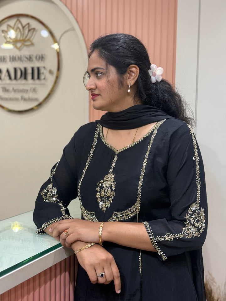 Premium Mul Chanderi with Cut Dana and zardosi work Party Wear Collection | R206