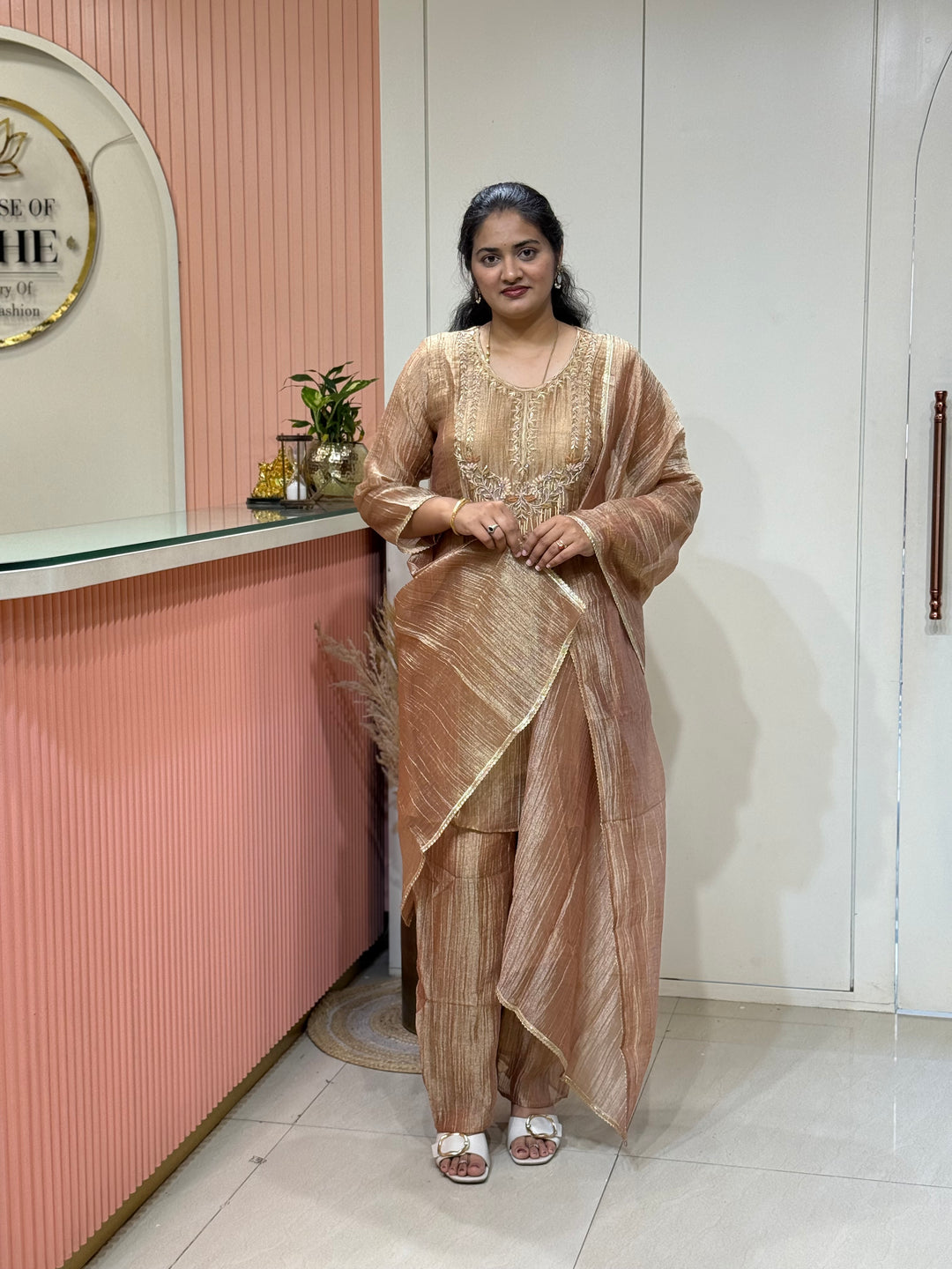 Premium Shimmer Crush Tissue Fabric (salsa) with Handwork 𝗦𝘂𝗶𝘁 𝗔𝗿𝗿𝗶𝘃𝗲𝗱 ( Cotton Lining )| R148