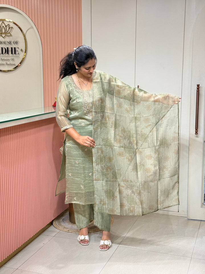 Premium Shimmer Crush Tissue Fabric with Handwork 𝗦𝘂𝗶𝘁 𝗔𝗿𝗿𝗶𝘃𝗲𝗱 ( Cotton Lining )| R228