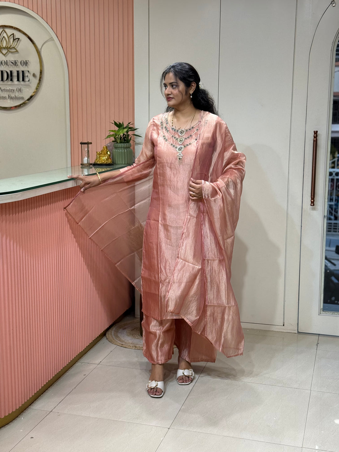 Premium Shimmer Crush Tissue Fabric with Handwork 𝗦𝘂𝗶𝘁 𝗔𝗿𝗿𝗶𝘃𝗲𝗱 ( Cotton Lining )| R228